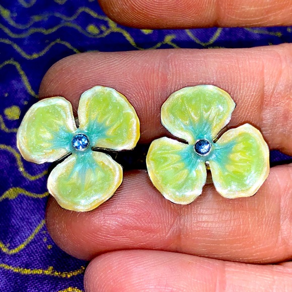 Silver Tone and Enamel w/Rhinestone Center Flower Pierced Earrings - Picture 1 of 2